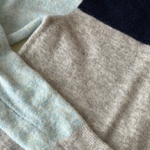 Banana Republic Wool Crew Neck - Picture 3 of 6